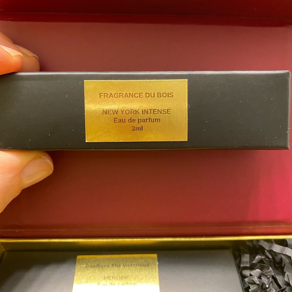 Luxury Perfume Set - Picture 5 of 6